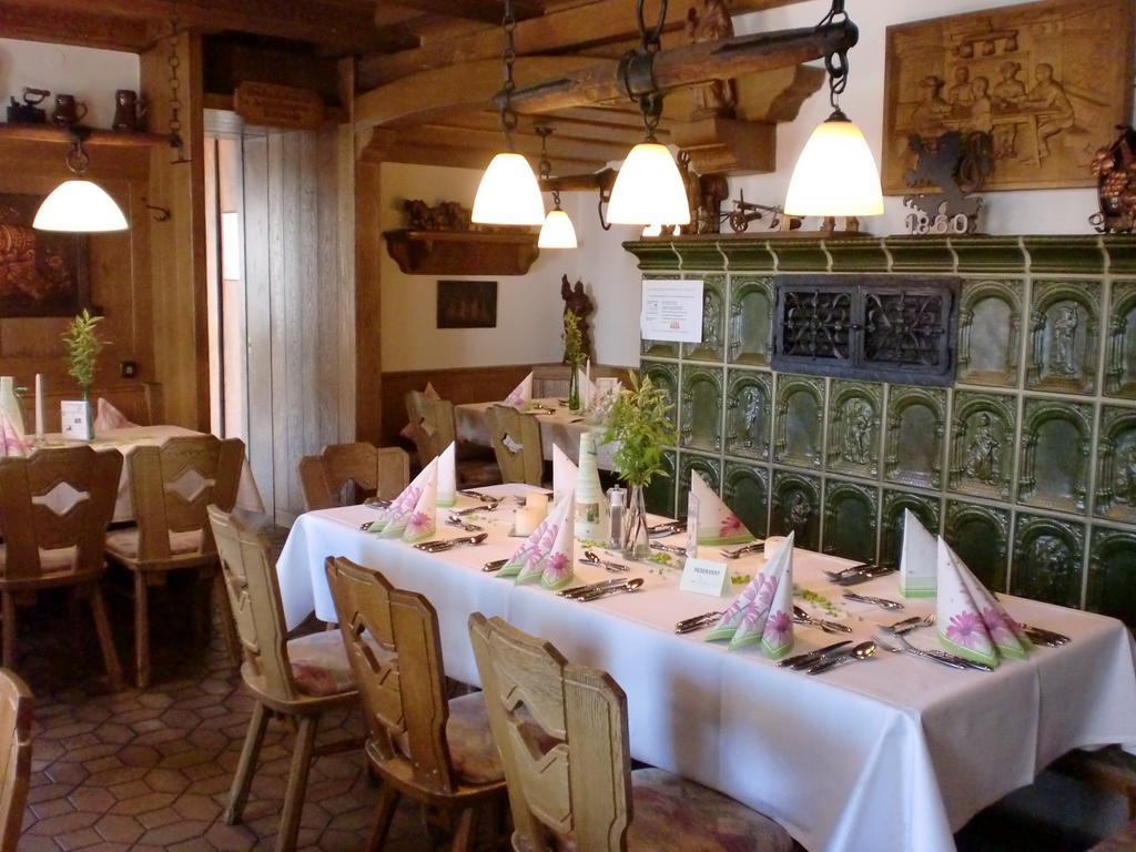 Hotel & Gaestehaus Krone Geiselwind Esterno foto