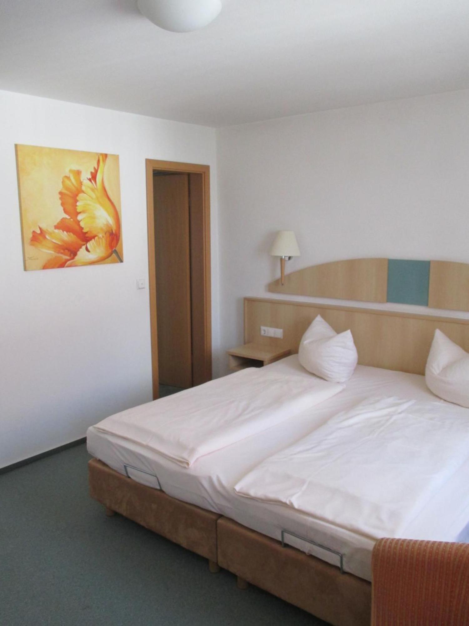 Hotel & Gaestehaus Krone Geiselwind Camera foto
